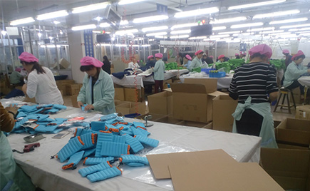 劉潭服裝:積極認真對待每一次合作的機會 劉潭服裝:積極認真對待每一次合作的機會