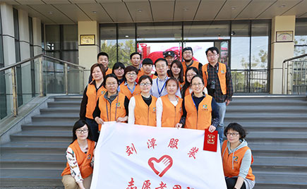 童裝加工廠劉潭服裝將愛心帶到無錫兒童福利院 童裝加工廠劉潭服裝將愛心帶到無錫兒童福利院