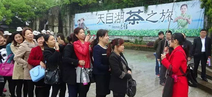 劉潭服裝先進標兵有序進入天目湖 劉潭服裝先進標兵有序進入天目湖