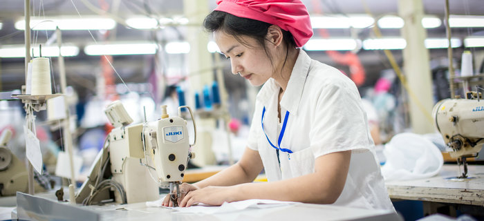 平凡的企業(yè)員工造就不平凡的劉潭服裝