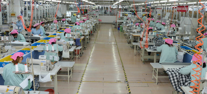 服裝貼牌加工：服裝行業現狀何解，唯有改革濟頹勢