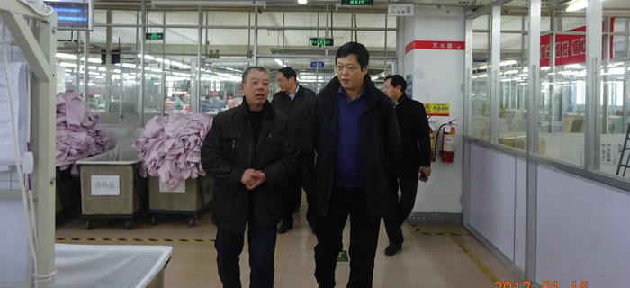 劉潭服裝:梁溪區人大主任一行來我司檢查節前安全工作 劉潭服裝:梁溪區人大主任一行來我司檢查節前安全工作