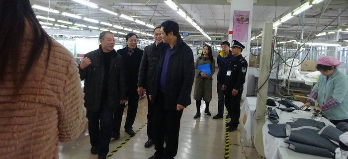 劉潭服裝:梁溪區人大主任一行來我司檢查節前安全工作 劉潭服裝:梁溪區人大主任一行來我司檢查節前安全工作