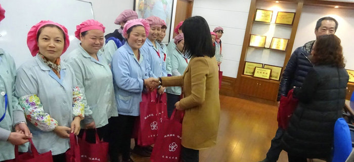 劉潭服裝:關注外來務工人員 彰顯企業人文關懷 劉潭服裝:關注外來務工人員 彰顯企業人文關懷