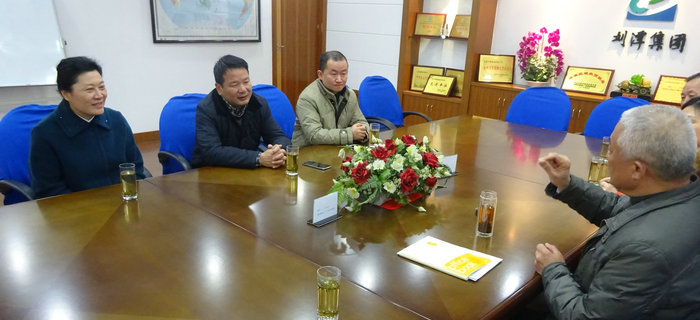 梁溪區副區長李濤一行調研劉潭服裝企業基層工作 梁溪區副區長李濤一行調研劉潭服裝企業基層工作