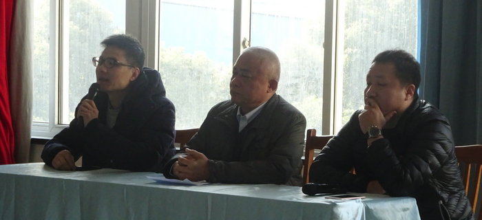 劉潭服裝團拜會今日召開,對2017年的發展方向做了具體安排 劉潭服裝團拜會今日召開,對2017年的發展方向做了具體安排