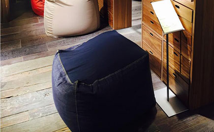 懶人沙發加工也可以有牛仔范,既能文藝,也能時尚 懶人沙發加工也可以有牛仔范,既能文藝,也能時尚