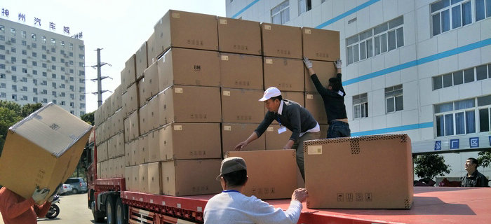 劉潭服裝又一大牌服裝產(chǎn)品出貨啦! 劉潭服裝又一大牌服裝產(chǎn)品出貨啦!