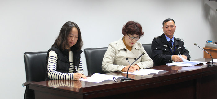 劉潭服裝召開第九屆五次職代會暨安全生產責任簽約會議 劉潭服裝召開第九屆五次職代會暨安全生產責任簽約會議