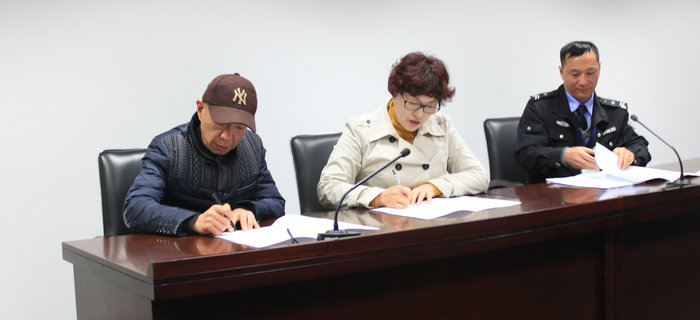 劉潭服裝召開第九屆五次職代會暨安全生產責任簽約會議 劉潭服裝召開第九屆五次職代會暨安全生產責任簽約會議