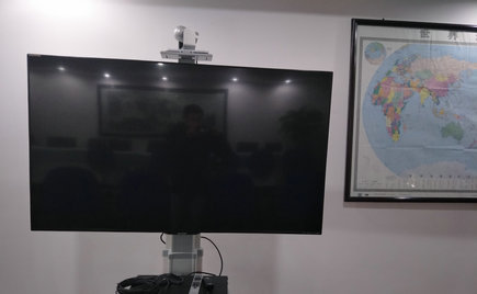 劉潭服裝辦公區(qū)設立電視電話會議室,利于即時信息共享 劉潭服裝辦公區(qū)設立電視電話會議室,利于即時信息共享