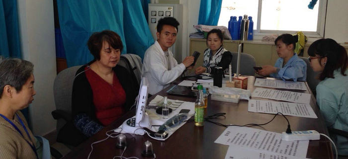 劉潭服裝團(tuán)總支部特邀中醫(yī)為全體員工進(jìn)行”治未病“義診