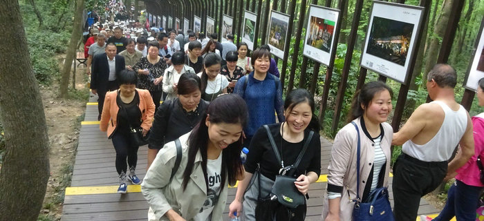 在五一來(lái)臨之際，劉潭服裝組織企業(yè)先進(jìn)標(biāo)兵赴南京游玩