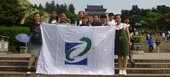 在五一來(lái)臨之際，劉潭服裝組織企業(yè)先進(jìn)標(biāo)兵赴南京游玩
