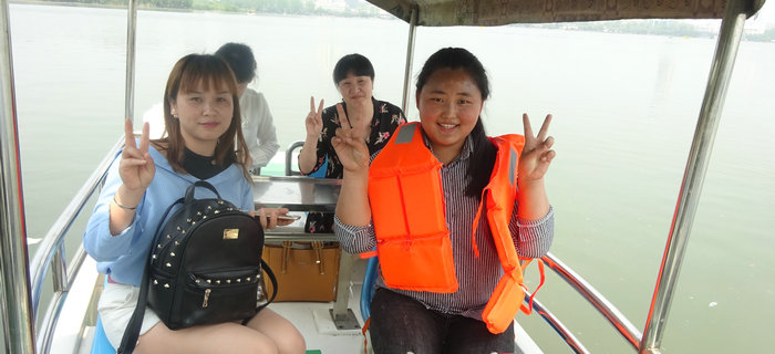 在五一來(lái)臨之際，劉潭服裝組織企業(yè)先進(jìn)標(biāo)兵赴南京游玩