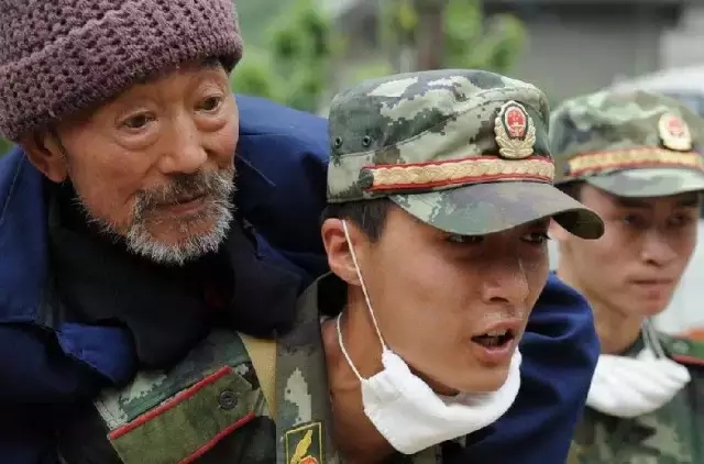 汶川地震九周年,劉潭服裝深情哀悼遇難同胞 汶川地震九周年,劉潭服裝深情哀悼遇難同胞