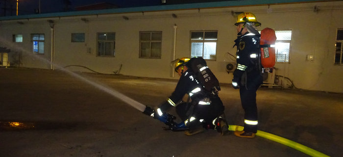 劉潭服裝聯合無錫北塘劉潭消防中隊進行消防演練