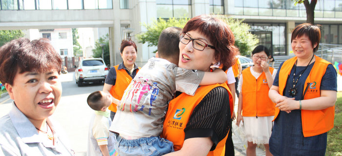 六一前夕,劉潭服裝志愿者走進兒童福利院開展送愛心活動 六一前夕,劉潭服裝志愿者走進兒童福利院開展送愛心活動