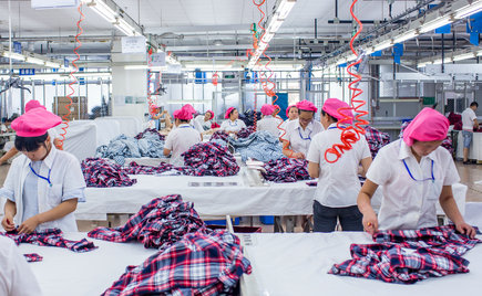 劉潭服裝車間小組現(xiàn)場動態(tài)整改,提高服裝成品合格率 劉潭服裝車間小組現(xiàn)場動態(tài)整改,提高服裝成品合格率