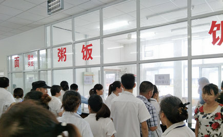 夏至未至,劉潭服裝為全體員工奉上鮮美餛飩 夏至未至,劉潭服裝為全體員工奉上鮮美餛飩