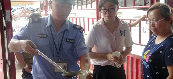 劉潭服裝工會舉辦夏日送清涼活動