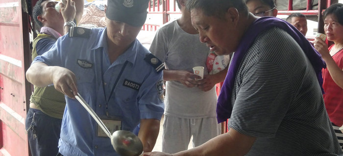 劉潭服裝工會舉辦夏日送清涼活動