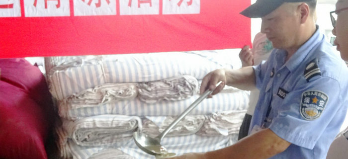 劉潭服裝:火烤的天氣 但員工的心頭很清涼 劉潭服裝:火烤的天氣 但員工的心頭很清涼