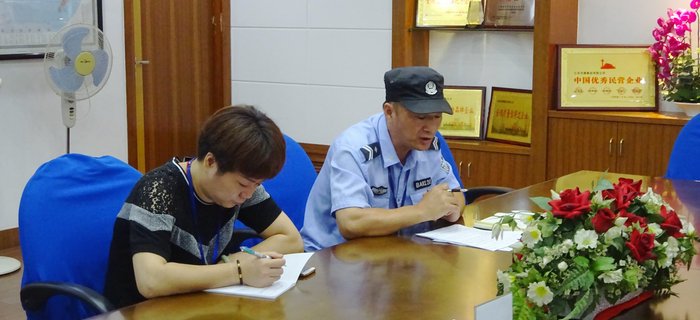 劉潭服裝近期召開落實安全生產工作小組會議 劉潭服裝近期召開落實安全生產工作小組會議