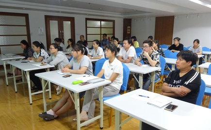 劉潭服裝今天開辦制版軟件培訓會議