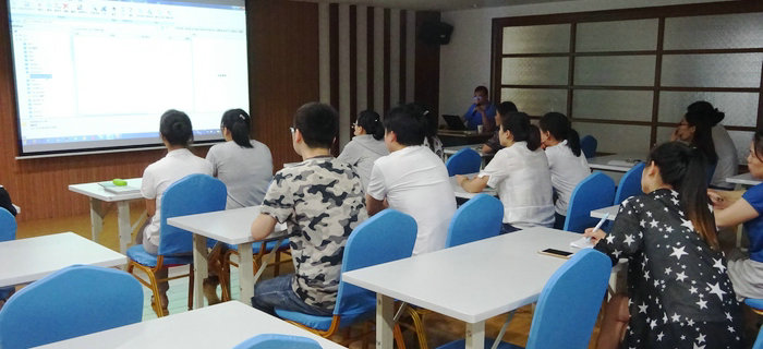劉潭服裝今天開辦制版軟件培訓會議