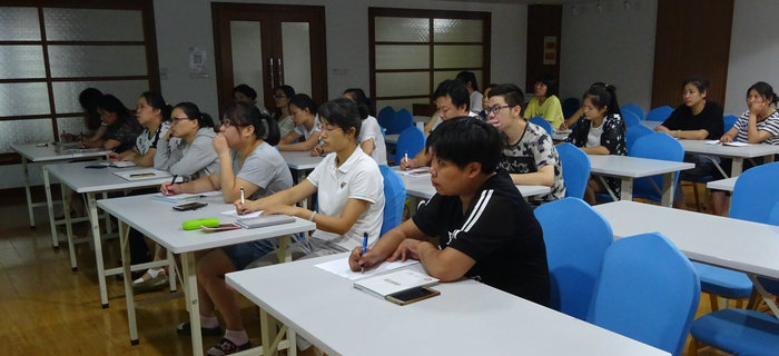 劉潭服裝今天開辦制版軟件培訓會議