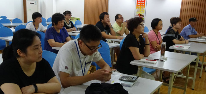 劉潭服裝召開砥礪奮進,以優異的成績向十九大獻禮黨員大會 劉潭服裝召開砥礪奮進,以優異的成績向十九大獻禮黨員大會