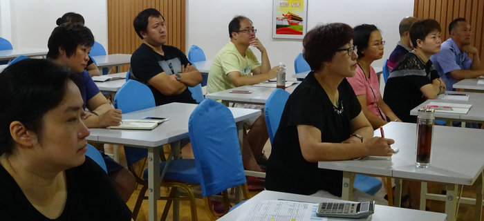 劉潭服裝召開砥礪奮進,以優異的成績向十九大獻禮黨員大會 劉潭服裝召開砥礪奮進,以優異的成績向十九大獻禮黨員大會