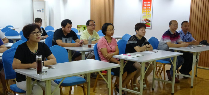 劉潭服裝召開砥礪奮進,以優異的成績向十九大獻禮黨員大會 劉潭服裝召開砥礪奮進,以優異的成績向十九大獻禮黨員大會