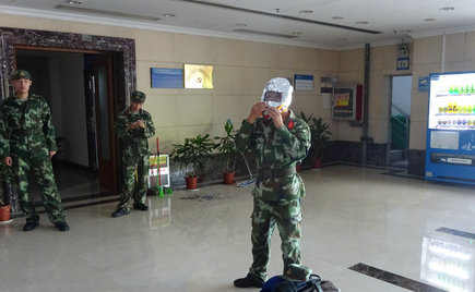 劉潭消防中隊(duì)來(lái)劉潭服裝進(jìn)行消防設(shè)備現(xiàn)場(chǎng)培訓(xùn) 劉潭消防中隊(duì)來(lái)劉潭服裝進(jìn)行消防設(shè)備現(xiàn)場(chǎng)培訓(xùn)