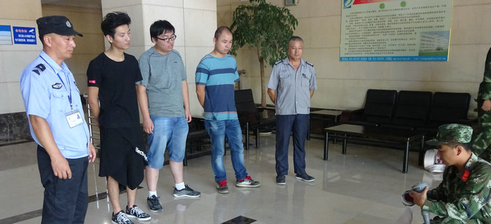 劉潭消防中隊(duì)來劉潭服裝進(jìn)行消防設(shè)備現(xiàn)場培訓(xùn) 劉潭消防中隊(duì)來劉潭服裝進(jìn)行消防設(shè)備現(xiàn)場培訓(xùn)