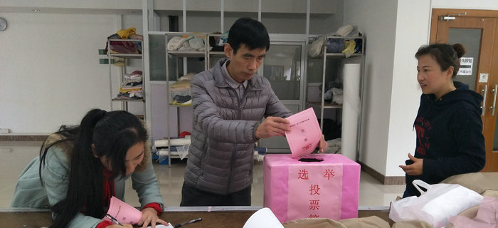 劉潭服裝工會有序組織員工進(jìn)行梁溪區(qū)人大代表補(bǔ)選活動
