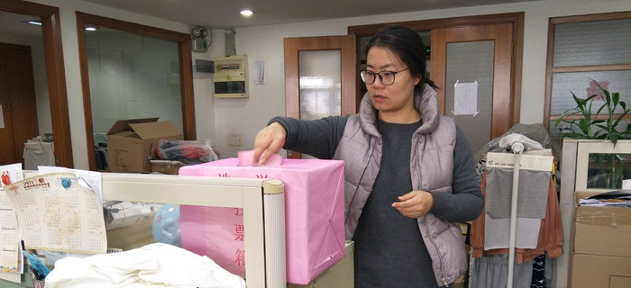 劉潭服裝工會有序組織員工進(jìn)行梁溪區(qū)人大代表補(bǔ)選活動