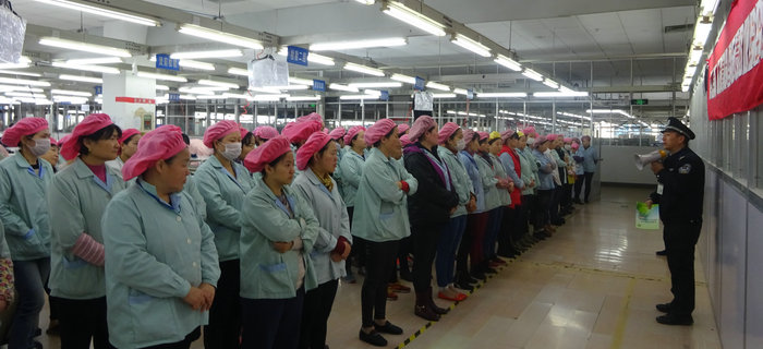 劉潭服裝組織員工集體學習《安全生產法》 劉潭服裝組織員工集體學習《安全生產法》