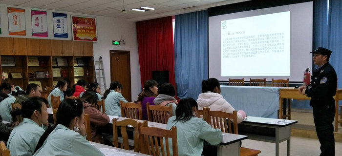 劉潭服裝2017年最后一次新員工入職培訓會議圓滿收官 劉潭服裝2017年最后一次新員工入職培訓會議圓滿收官