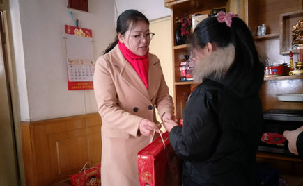 劉潭服裝團支部年前開展“青春助力 公益暖冬”活動 劉潭服裝團支部年前開展“青春助力 公益暖冬”活動