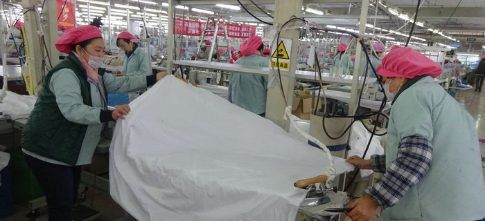 劉潭服裝服裝車間進行機械“大保養”,過干凈安全的新年 劉潭服裝服裝車間進行機械“大保養”,過干凈安全的新年