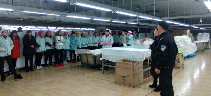 劉潭服裝安全管理員深入車間進行節(jié)后復(fù)工安全生產(chǎn)教育培訓(xùn) 劉潭服裝安全管理員深入車間進行節(jié)后復(fù)工安全生產(chǎn)教育培訓(xùn)