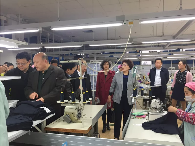 無錫市人大代表蒞臨劉潭服裝視察