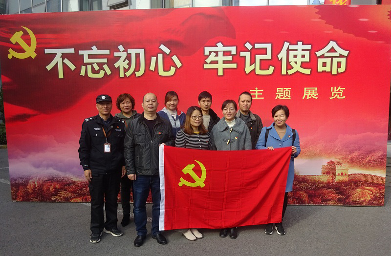 劉潭服裝深入開展教育實踐，接受革命傳統(tǒng)教育