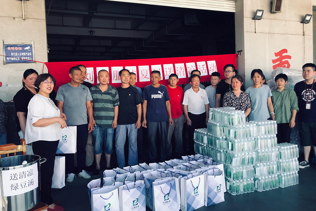劉潭服裝廠“夏季送清涼”活動 劉潭服裝廠“夏季送清涼”活動