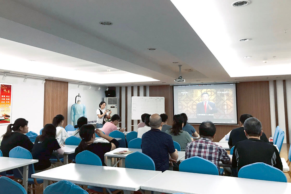 2 劉潭服裝黨員活動(dòng)