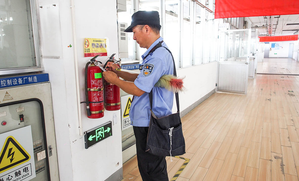 劉潭服裝廠開展消防大排查,排除安全隱患 劉潭服裝廠開展消防大排查,排除安全隱患