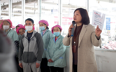 劉潭服裝廠開(kāi)展防恐反恐、社會(huì)責(zé)任內(nèi)容培訓(xùn) 劉潭服裝廠開(kāi)展防恐反恐、社會(huì)責(zé)任內(nèi)容培訓(xùn)