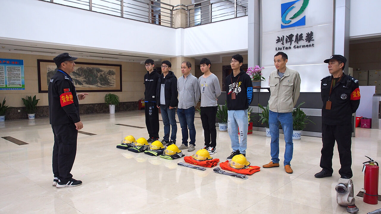 1 劉潭服裝廠(chǎng)消防員訓(xùn)練